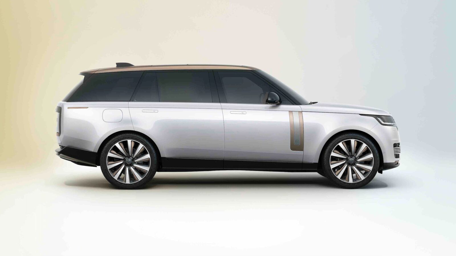 The New Range Rover silhouette in silver