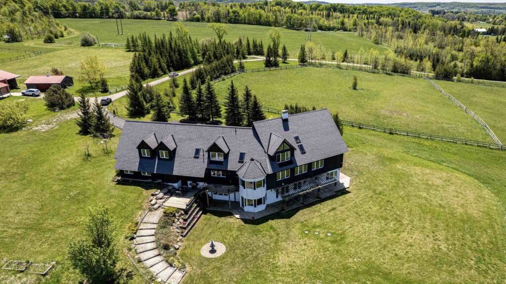 Luxurious Country Estate for Sale in Beaver Valley